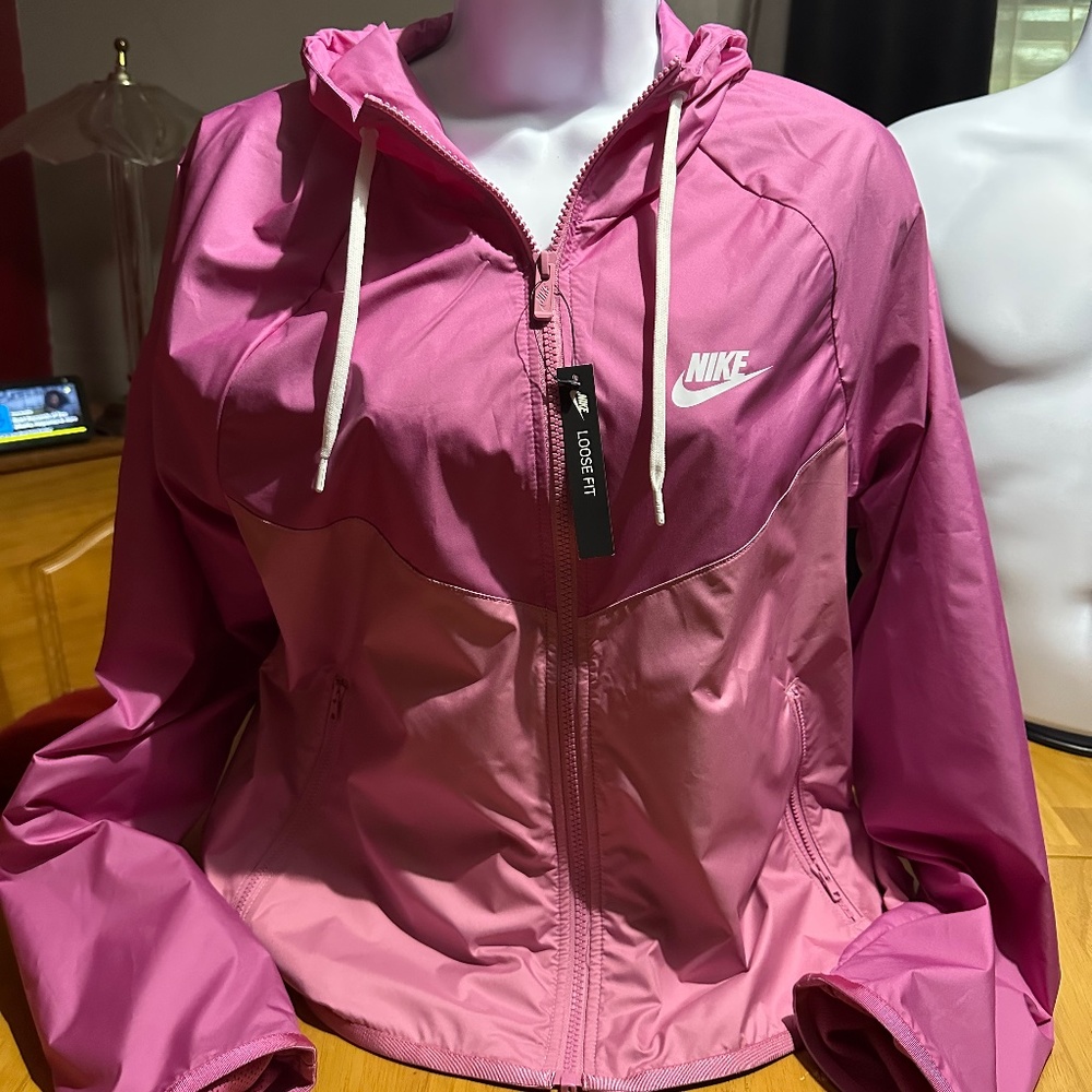 NWT, Women’s small, Nike Windrunner windbreaker, Pink